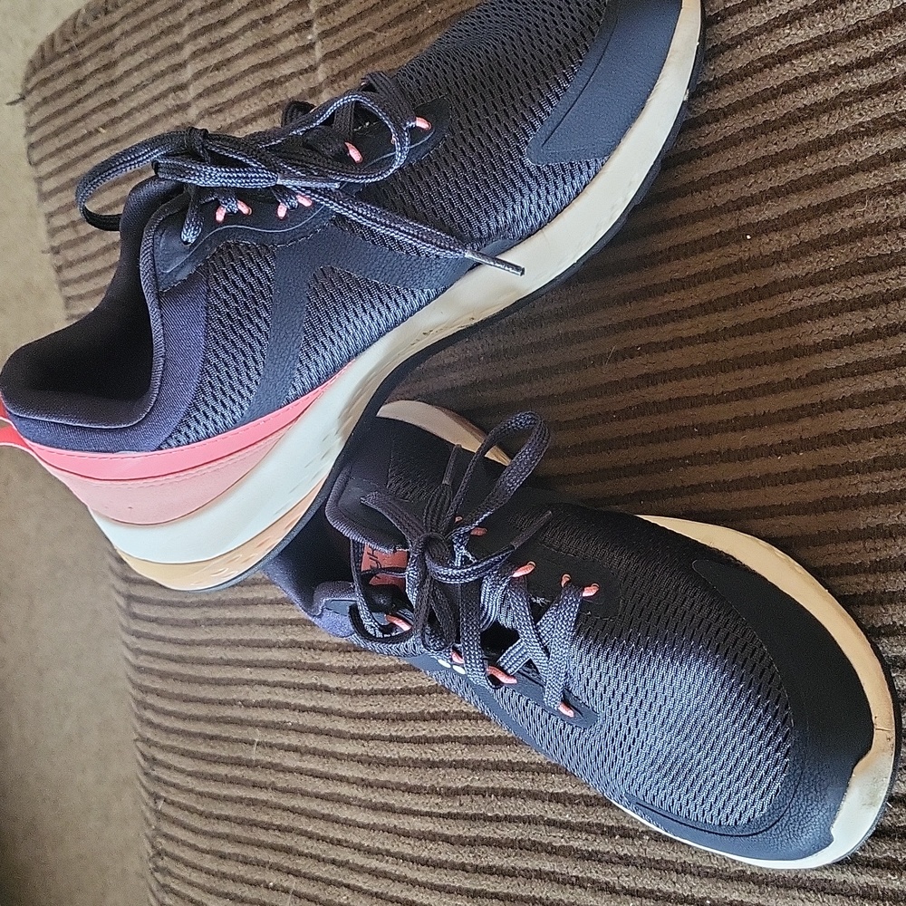 Ryka navy and pink re -zorb.....great shoes! 😀